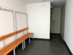 Garderobe und Dusche